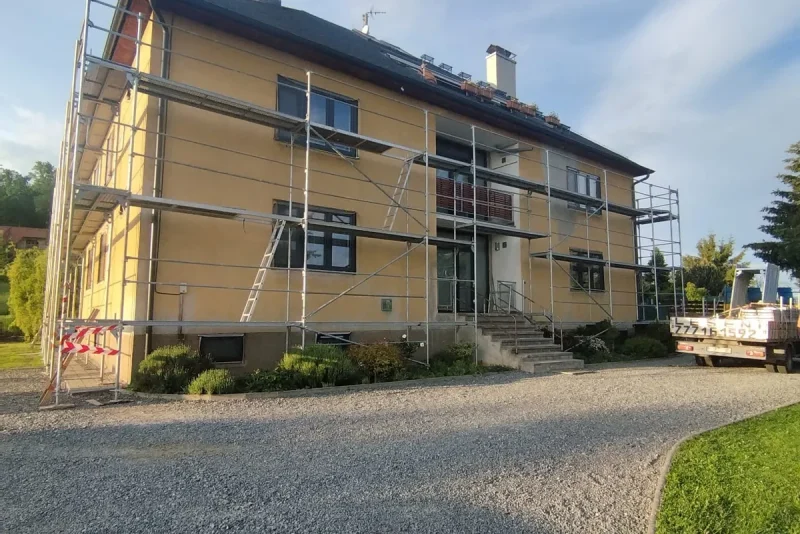 Zateplení dvoupodlažního bytového domu minerální vatou, fotka 1 z 2