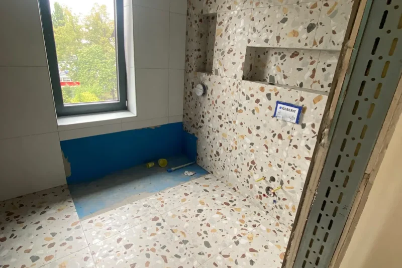 Velkoformátový obklad a dlažba v koupelně, Žižkov, fotka 2 z 10