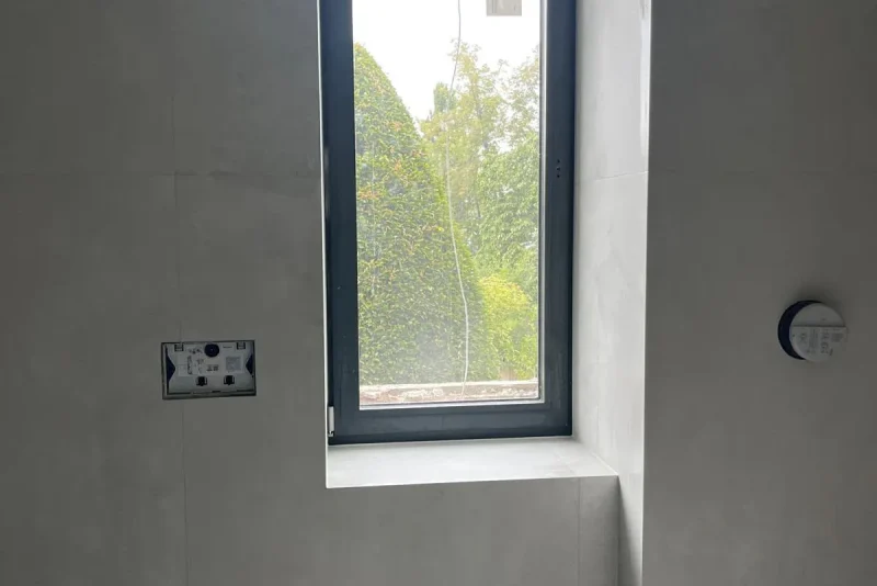 Velkoformátový obklad a dlažba v koupelně, Žižkov, fotka 7 z 10