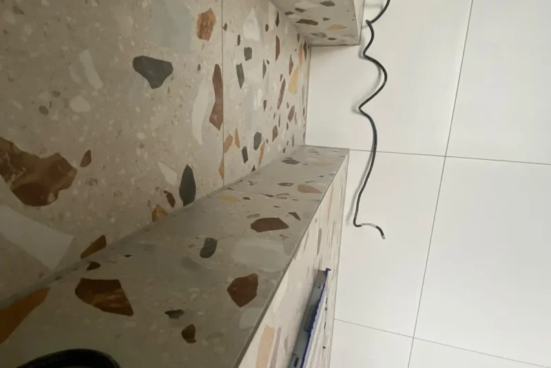 Velkoformátový obklad a dlažba v koupelně, Žižkov, fotka 3 z 10