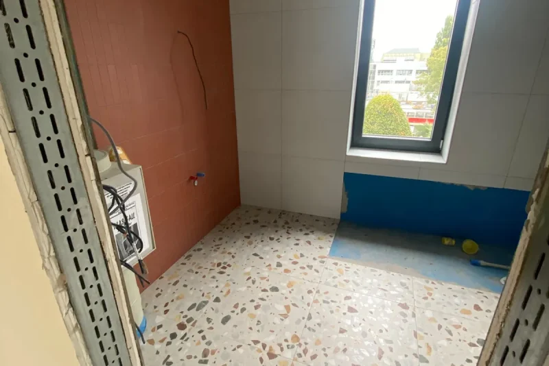 Velkoformátový obklad a dlažba v koupelně, Žižkov, fotka 6 z 10