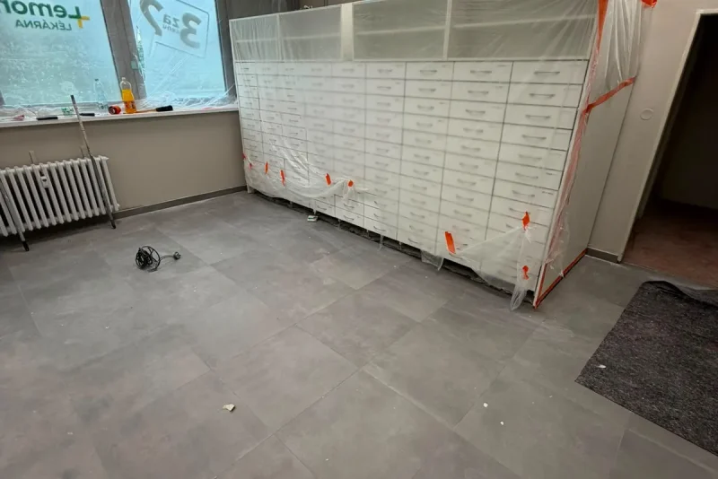 Rekonstrukce podlahy v lékárně, fotka 2 z 6